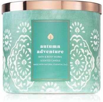 Bath & Body Works Autumn Adventure vela perfumada com óleos essenciais 411 g. Autumn Adventure