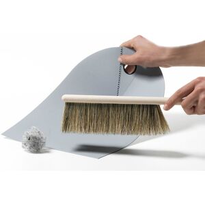 Normann Copenhagen et balai DUSTPAN AND BROOM (Gris clair - Polypropylene- Bois - Fibres naturelles)