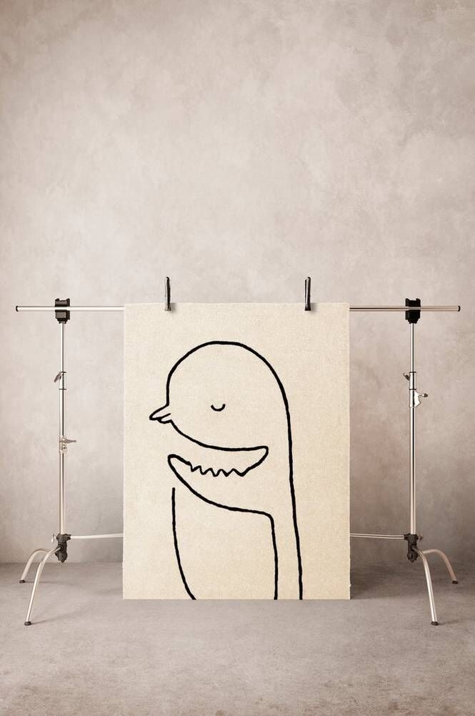 SKETCHY PENGUIN viskoseteppe 130x190 cm Svart/hvit