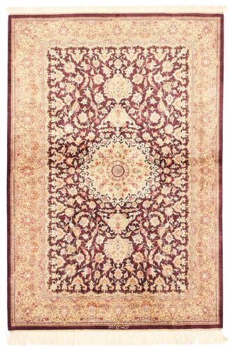 Håndknyttet. Opphav: Persia / Iran 100X143 Orientalsk Ghom Silke Teppe Beige/Lyserosa/Mørk Rød (Silke, Persia/Iran)