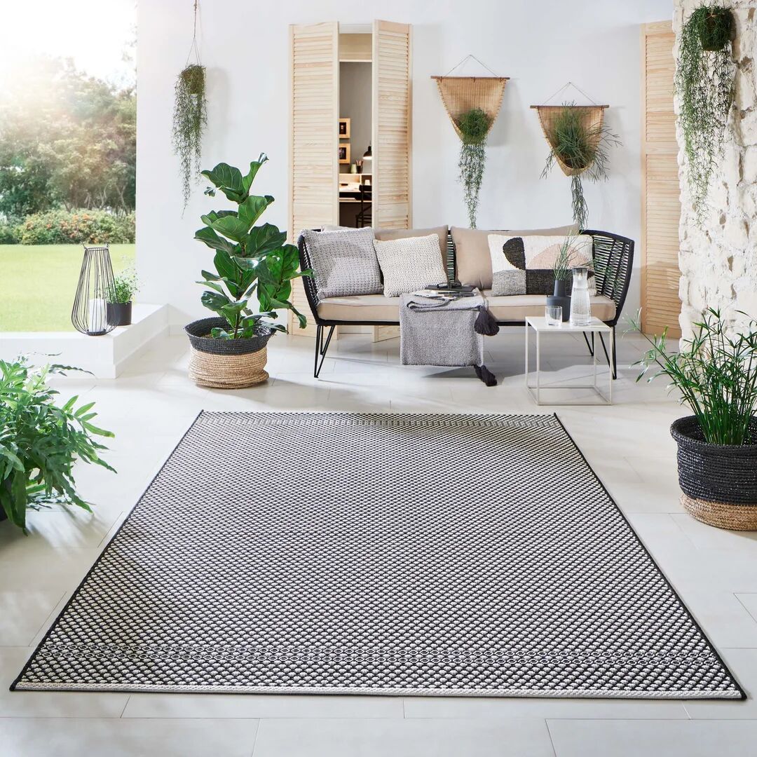 Mistana Kocher Geometric Machine Woven Flatweave Indoor / Outdoor Area Rug black/white 135.0 W x 0.5 D cm