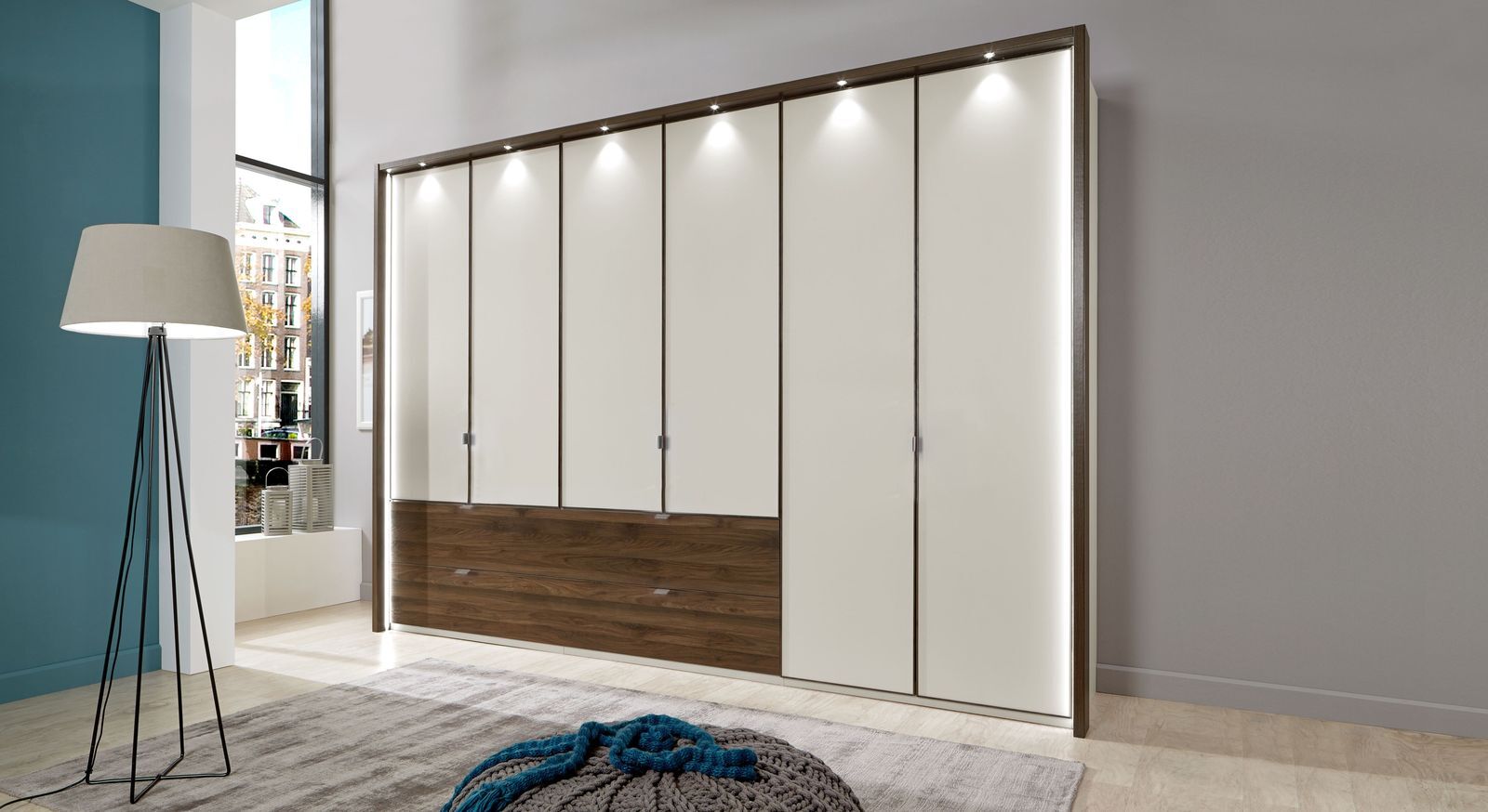 Drehtüren-Kleiderschrank in creme, 4-türig - Auszüge links - Akola