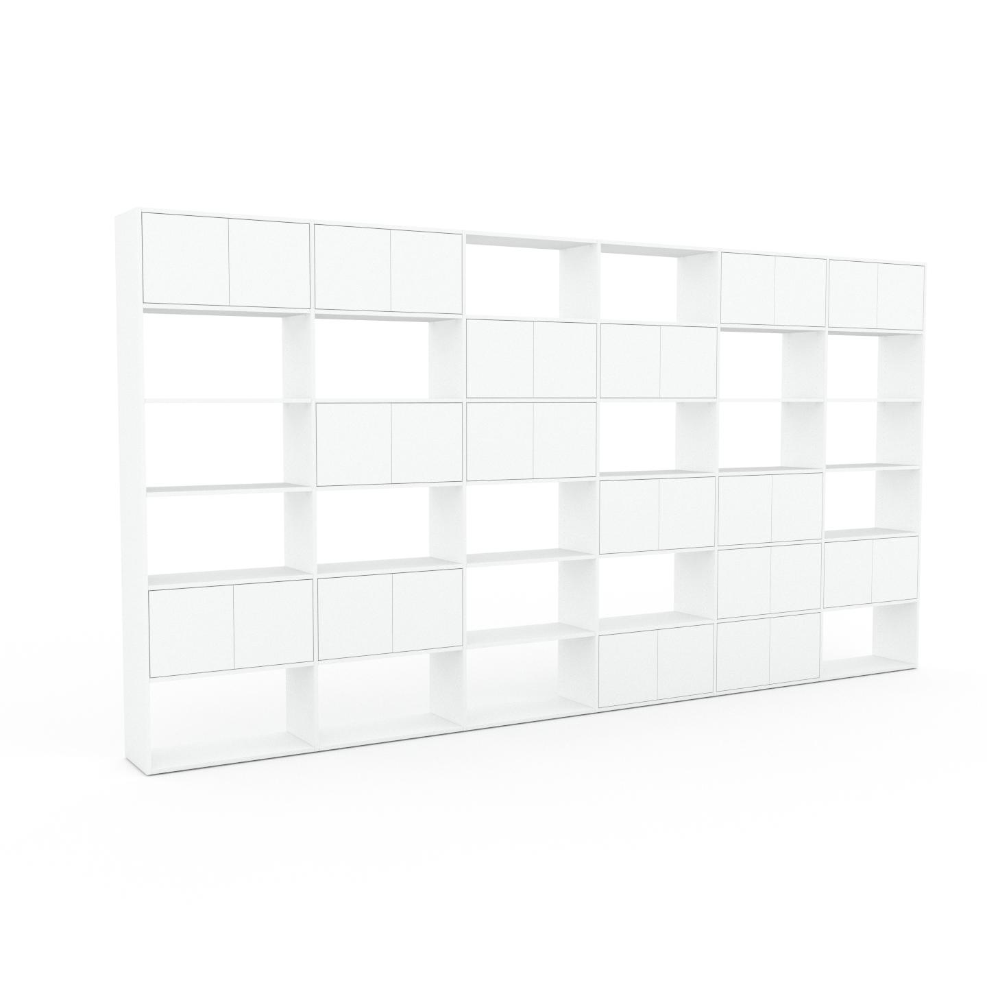 MYCS Wohnwand Weiß - Individuelle Designer-Regalwand: Türen in Weiß - Hochwertige Materialien - 450 x 233 x 35 cm, Konfigurator