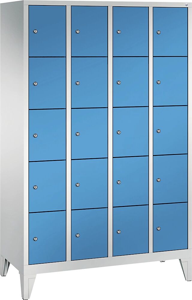 C+P CLASSIC Fächerschrank mit Füßen 4 Abteile, je 5 Fächer, Abteilbreite 300 mm lichtgrau / lichtblau