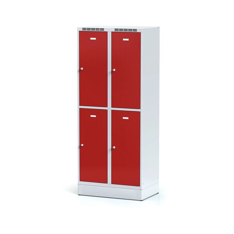Alfa 3 Šatní skříňka na soklu, 4 boxy, červené dveře, cylindrický zámek