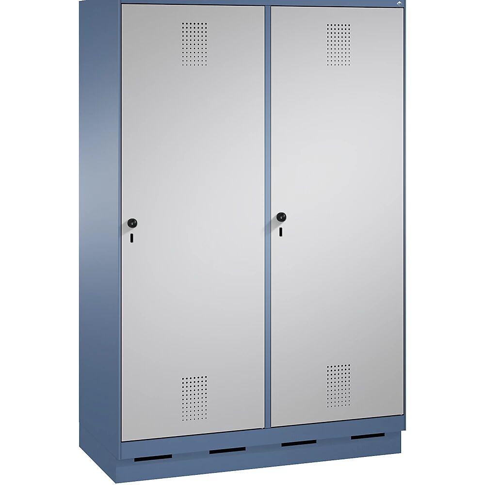 C+P Armario guardarropa EVOLO, puerta sobre 2 compartimentos, con zócalo, 4 compartimentos, 2 puertas, anchura de compartimento 300 mm, azul lejanía / aluminio blanco