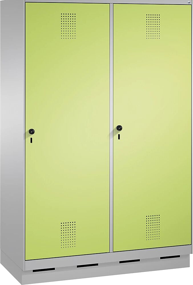 C+P Armario guardarropa EVOLO, puerta sobre 2 compartimentos, con zócalo, 4 compartimentos, 2 puertas, anchura de compartimento 300 mm, aluminio blanco / verde pistacho