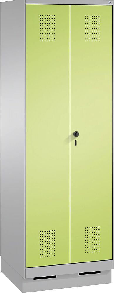 C+P Armario de almacenamiento EVOLO, puertas batientes que cierran al ras entre sí, con zócalo, 1 compartimento, anchura 600 mm, con 4 baldas, aluminio blanco / verde pistacho