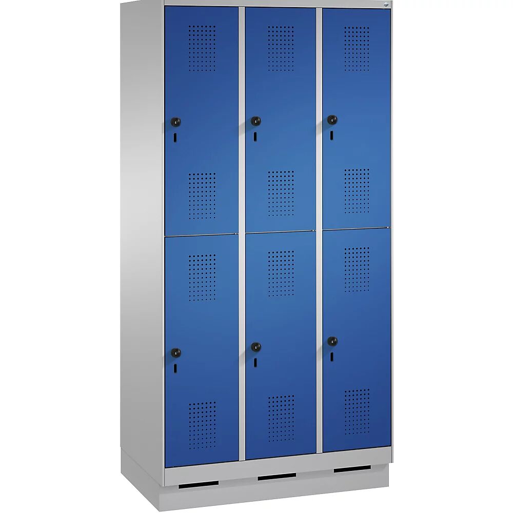 C+P Armario guardarropa EVOLO, de dos pisos, con zócalo, 3 módulos, cada uno con 2 compartimentos, anchura de módulo 300 mm, aluminio blanco / azul genciana
