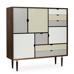 Andersen Furniture - S3 Commode, noyer huilé/ Façades silver (blanc argenté), doeskin (beige), iron (gris métal) - Publicité