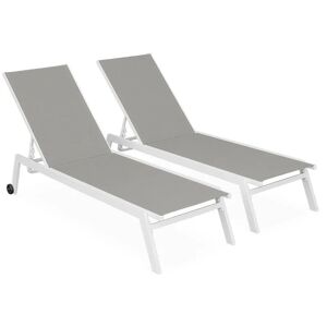 SWEEEK Lot de 2 bains de soleil ELSA en aluminium et textilène . transats multi positions avec roulettes Blanc / Taupe - Blanc - Publicité