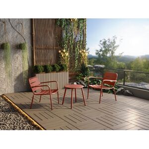 MYLIA Salon de jardin en métal - 2 fauteuils bas empilables et une table d'appoint - Terracotta - MIRMANDE de MYLIA