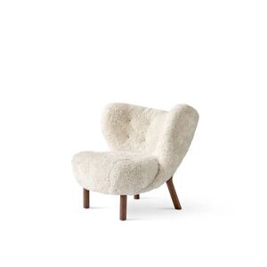 &Tradition Little Petra VB1 Lounge Chair SH: 40 cm - Oiled Walnut/Sheepskin Moonlight