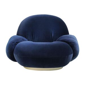GUBI fauteuil avec accoudoirs et la base pivotante PACHA LOUNGE CHAIR (Cat. B Velvet Sapphire Blue - tissu et bois finition Pearl Gold)