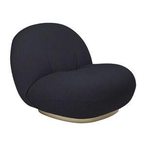 GUBI fauteuil avec la base pivotante PACHA LOUNGE CHAIR (Cat. C Kvadrat Vidar 554 - tissu et bois finition Pearl Gold)