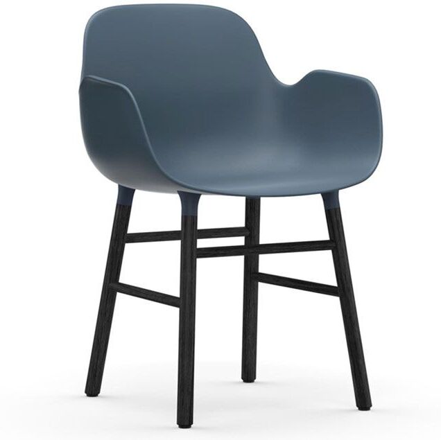 Normann Copenhagen Form Armchair stoel met zwart onderstel blauw