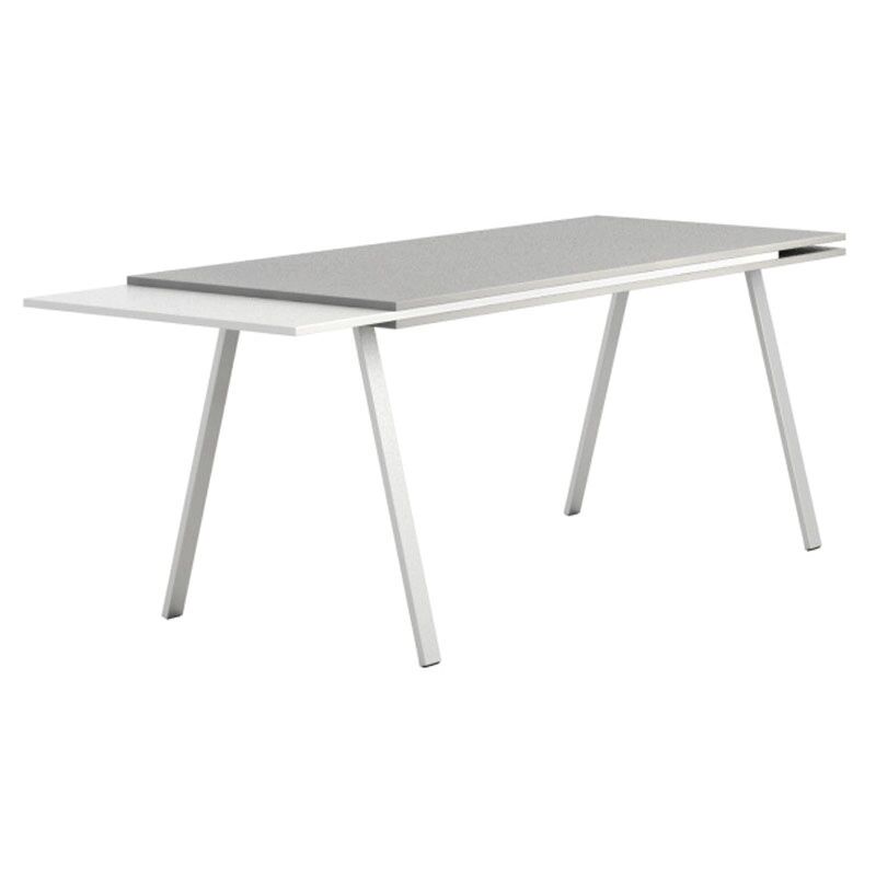 PLAN Kancelářský pracovní stůl layers, výsuvná prostřední deska, 1700 mm,