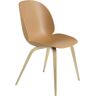 Gubi Beetle Dining Chair Stuhl, Holzbeine Eiche lackiert bernsteinbraun