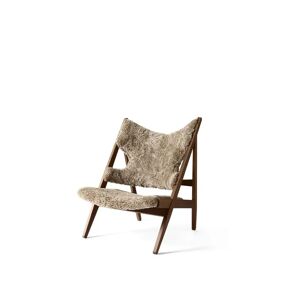 Audo Copenhagen Knitting Lounge Chair Sheepskin SH: 30 cm - Walnut Base/Sheepskin Curly Sahara