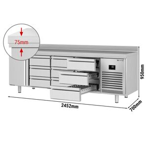 GGM GASTRO - Table réfrigérée PREMIUM PLUS - 2452x700mm - avec 1 porte & 9 tiroirs & avec rebord