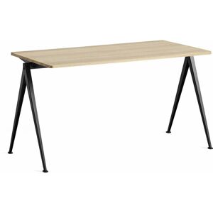 Table 140 cm en chêne clair massif laqué mat et acier noir Pyramid 01 - HAY - Publicité