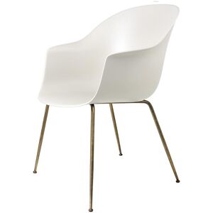 GUBI chaise avec accoudoirs BAT DINING CHAIR avec la base laiton antique (Alabaster white - polypropylène et acier)