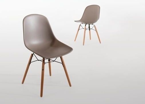 Bolero polypropyleen stoelen met houten poten bruin