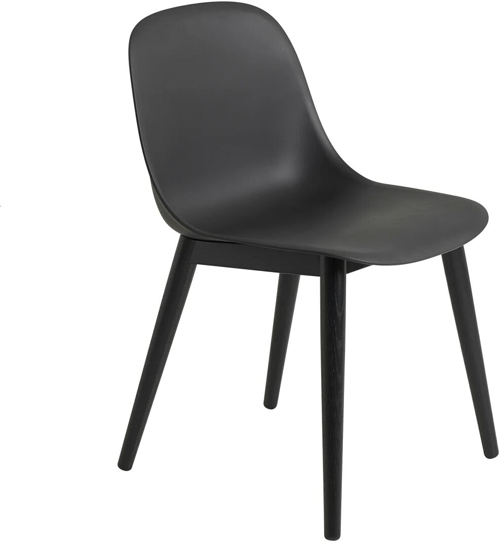 Muuto Fiber Side Chair stol med trebein svart