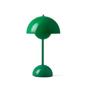 &Tradition & Tradition - Flowerpot Lampe de table rechargeable VP9 avec cable de recharge magnetique, brillant, vert signal