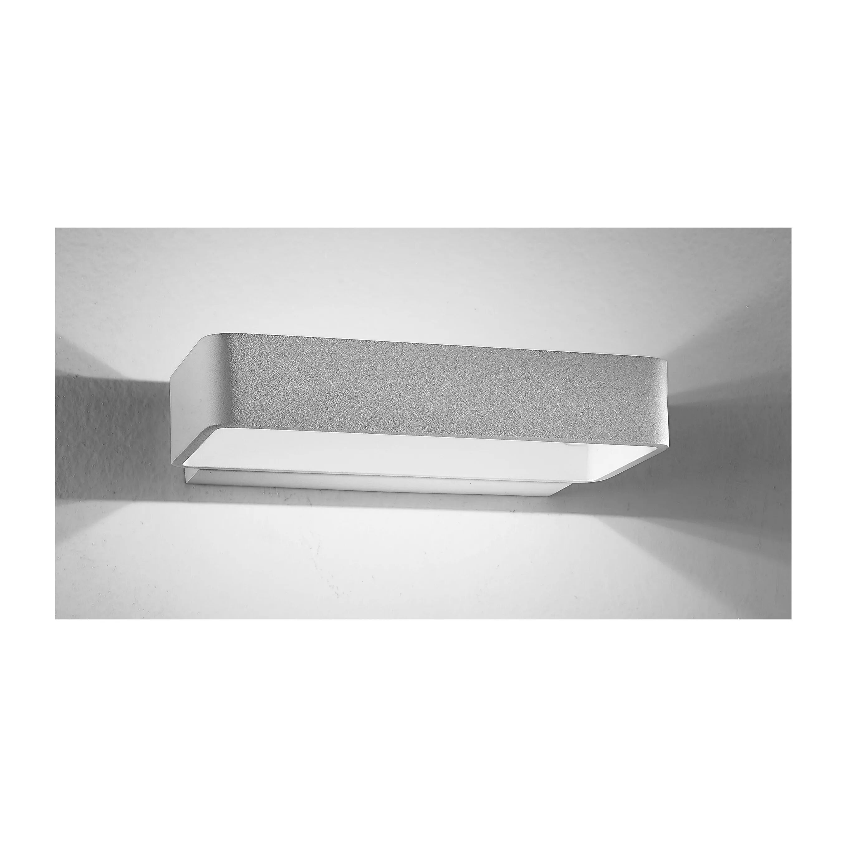 Tecnomat APPLIQUE LED OMEGA 5,5W 480 lumen 4000K LUCE BIANCA LED INTEGRATO 195x115x37 mm BIANCO IP20