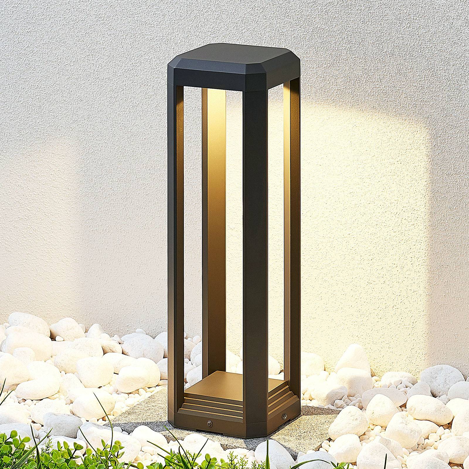 Lucande LED-sokkellampe Fery i antrasitt, 50 cm