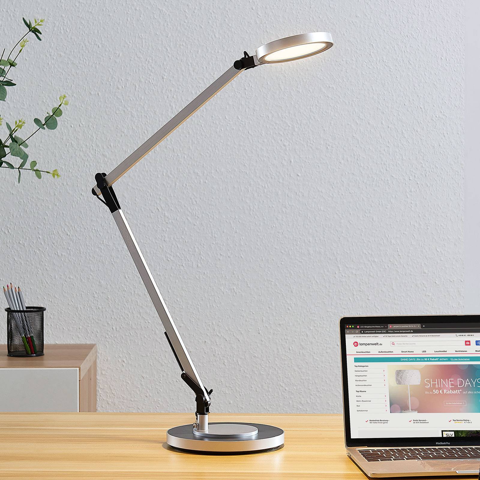 Lindby LED-skrivebordslampe Rilana med dimmer, sølvfarget