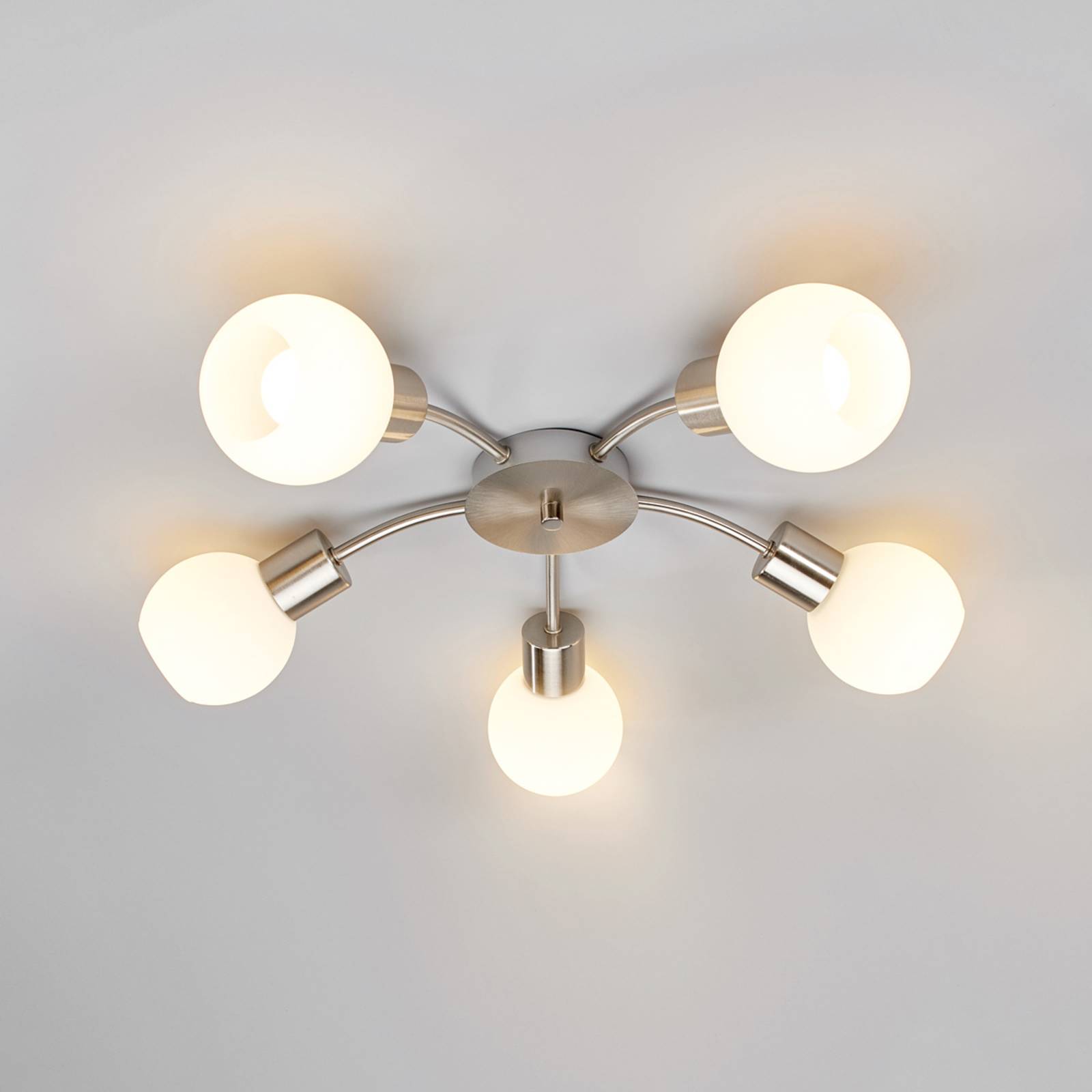 Lindby Rund LED-taklampe Elaina med fem lys, matt nikkel