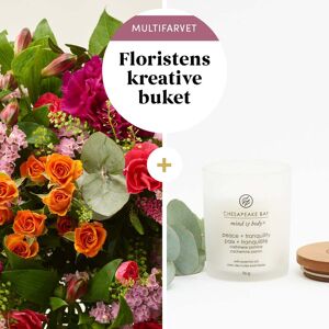 Interflora Floristens kreative buket, multifarvet med duftlys