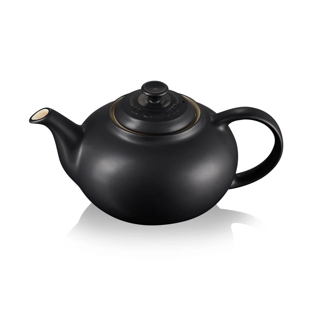Le Creuset 1.3L Classic Teapot black