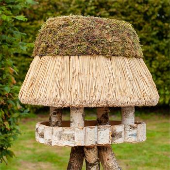 Casetta per uccelli ""Pellworm"" VOSS.garden, con tetto in paglia, ovale, 45 x 60 cm
