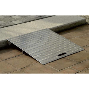 Axess Industries plaque de franchissement pour marches et trottoirs   long. 500 mm   prof....