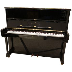 Steinway & Sons V-125 used