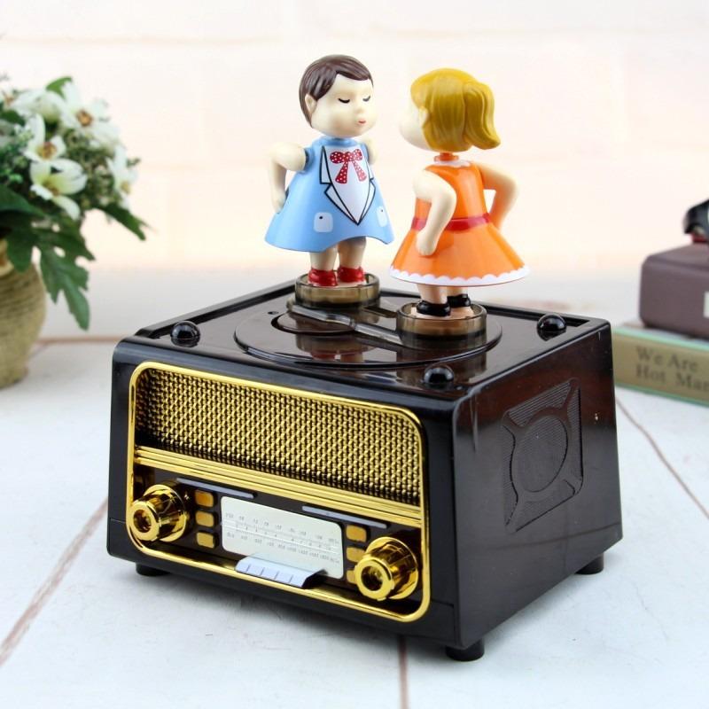 Sunlight Rose Couple Kiss Music Box Birthday Gift Party Supply Music Box Diy Radio Shape Antique Carved Musical Box