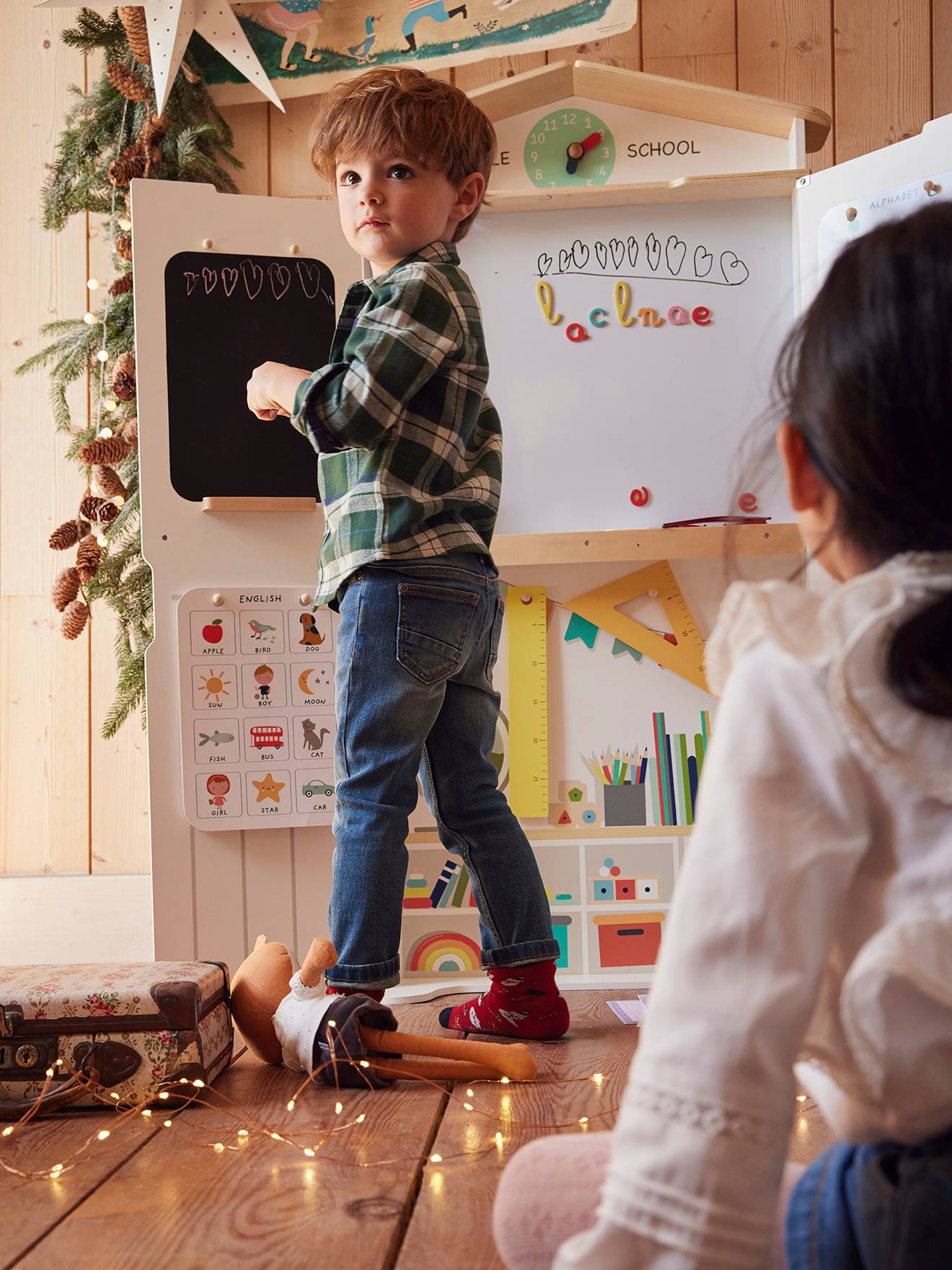 VERTBAUDET Sala de clases formato tríptico de madera FSC® multicolor