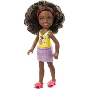 Barbie Famille mini-poupée? Chelsea fille aux cheveux bruns bouclés et haut motif ananas, jouet pour enfant, FXG76 - Publicité