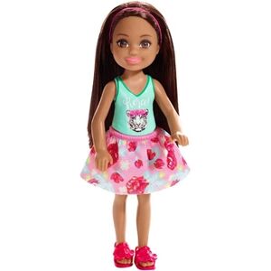 Barbie Famille mini-poupée Chelsea fille brune, haut motif lion et jupe rose à fleurs, jouet pour enfant, FXG79 - Publicité