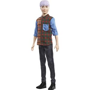 Barbie Fashionistas poupée Mannequin Ken #154 aux Cheveux Violets moulés avec Chemise écossaise Patchwork et Pantalon en Jean, Jouet pour Enfant, GHW70 - Publicité