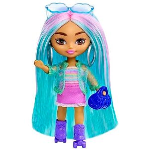 Barbie Mini Poupée Extra aux Cheveux Bleus avec Tenue de Sport et Patins à roulettes, vêtements et Accessoires, Mini-Jouets, Jouet Enfant, Dès 3 Ans, HLN45 - Publicité