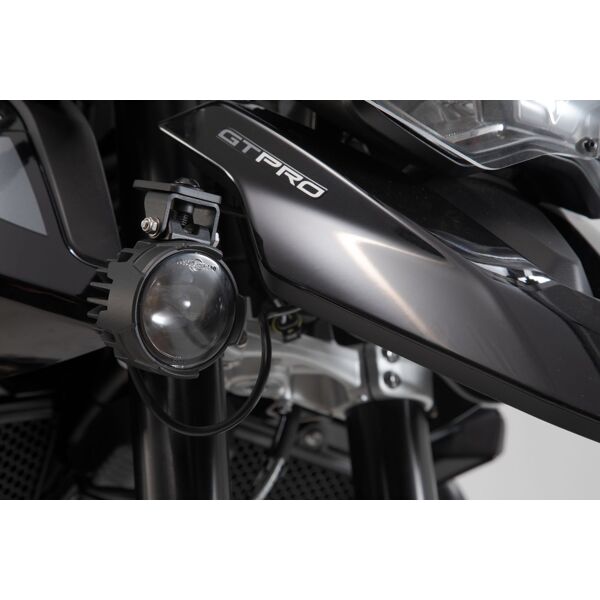 sw-motech kit fendinebbia  evo - nero. triumph tiger 900/gt/rally/pro (19-23).