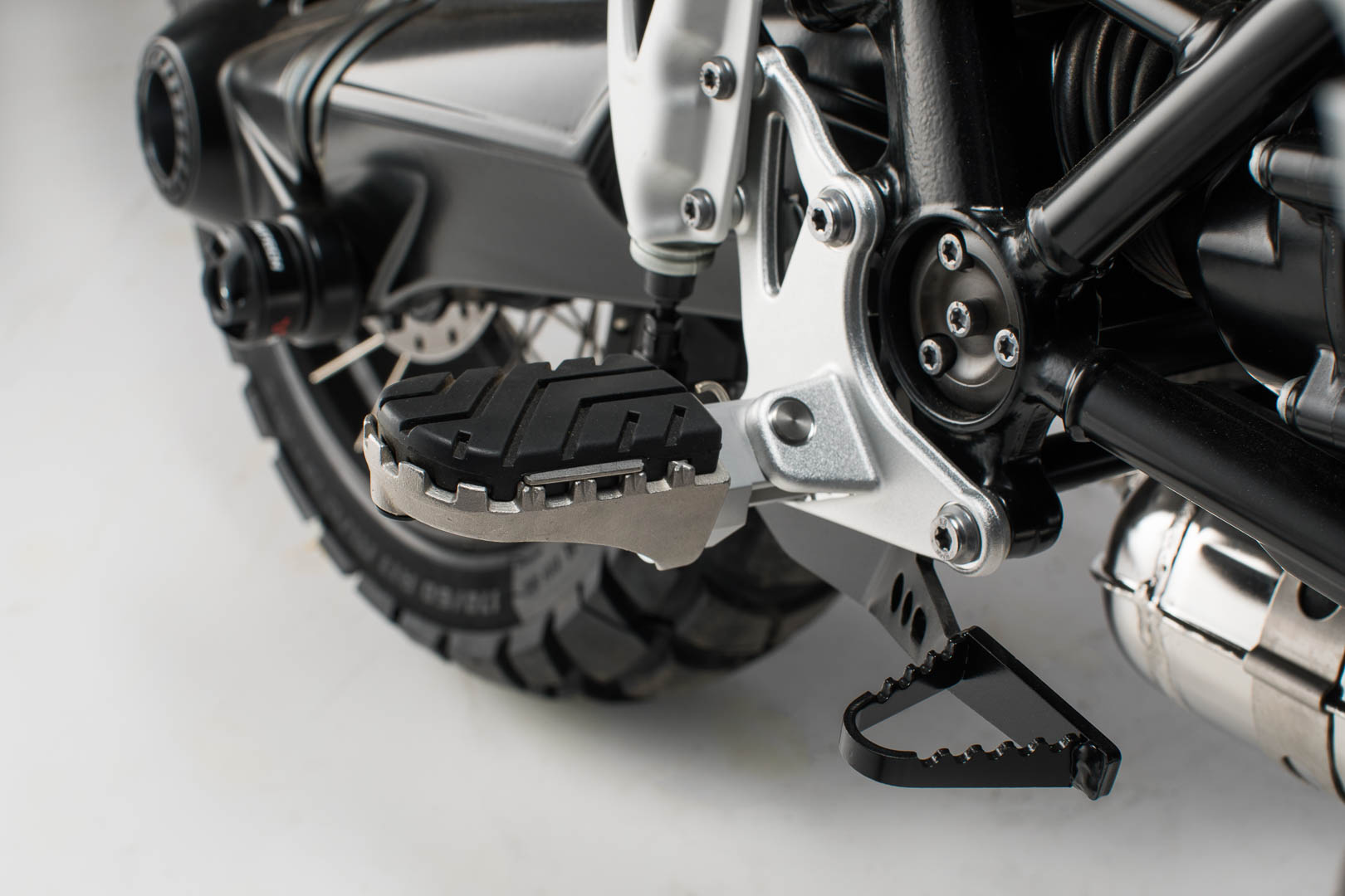 SW-Motech ION fotstøtte kit - BMW R nineT Scrambler (16-), R nineT GS (16-). en størrelse Svart Sølv