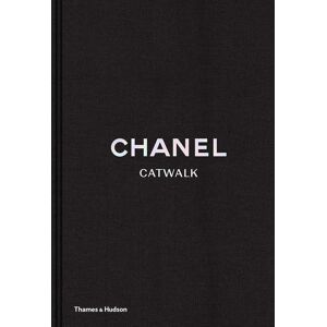 New Mags Chanel Catwalk Coffee Table Book Sort  female