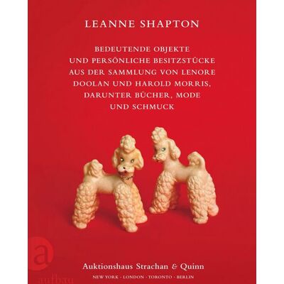 Aufbau Bedeutende Objekte und persönliche Besitzstücke aus der Sammlung von Lenore Doolan und Harold Morris, darunter Bücher, Mode und Schmuck Aufbau Bedeutende Objekte und persönliche Besitzstücke aus der Sammlung von Lenore Doolan und Harold Morris, darunter Bücher, Mode und Schmuck