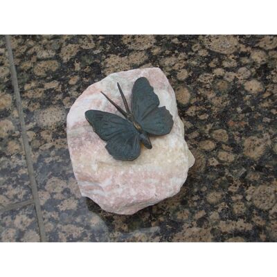 Deko-Figur Schmetterling auf Rosariofindling 8 cm Deko-Figur Schmetterling auf Rosariofindling 8 cm