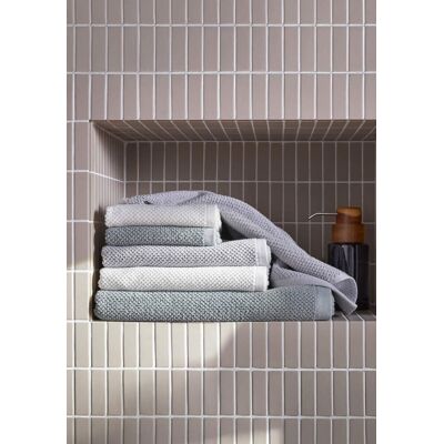 hessnatur Frottier-Handtuch mit Struktur aus Bio-Baumwolle - grau Größe 70x140 cm hessnatur Frottier-Handtuch mit Struktur aus Bio-Baumwolle - grau Größe 70x140 cm